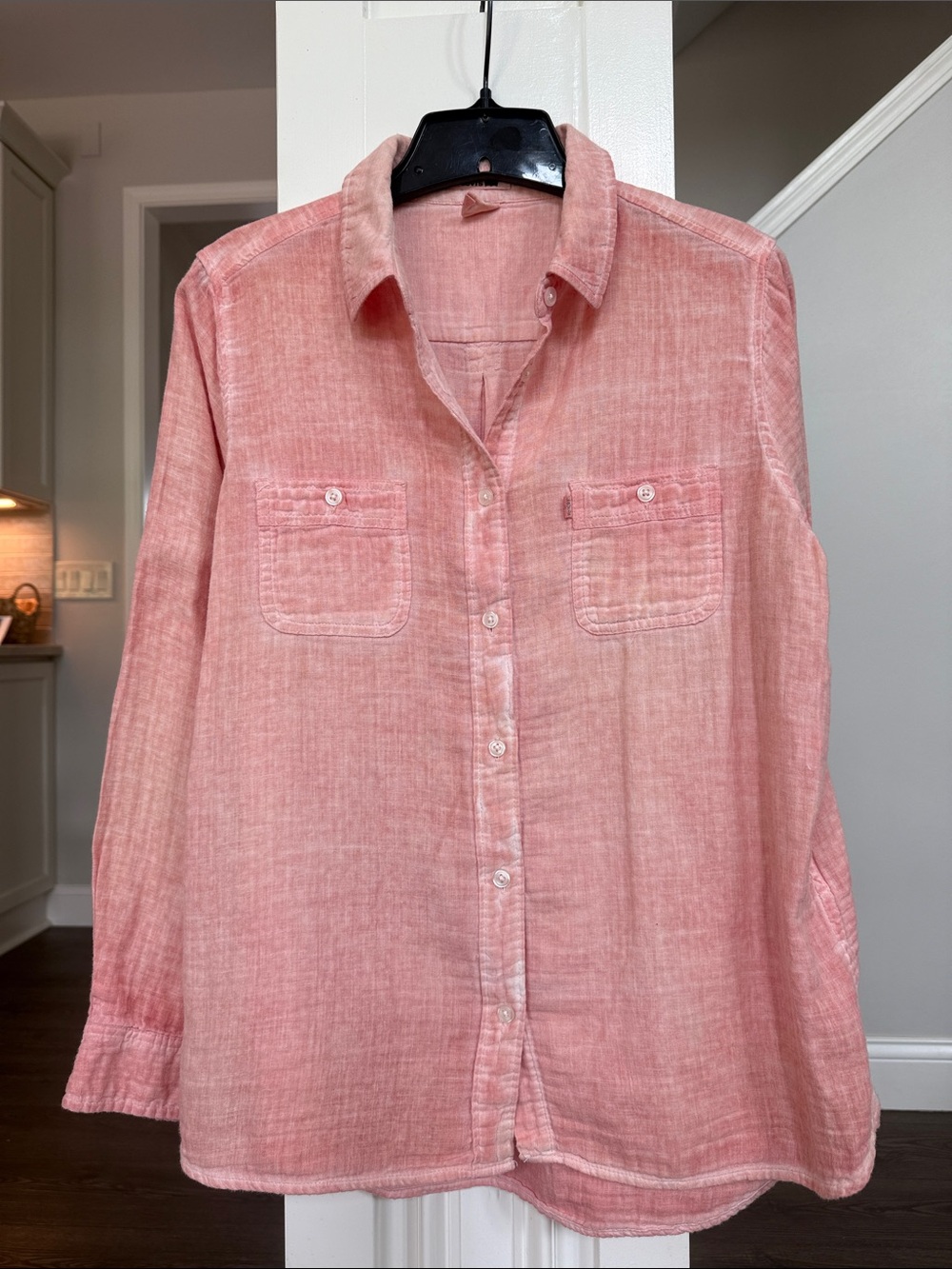 Levi's Ladies Resort Utility Shirt in Pale Orange/Peach Relaxed Washed Cotton M